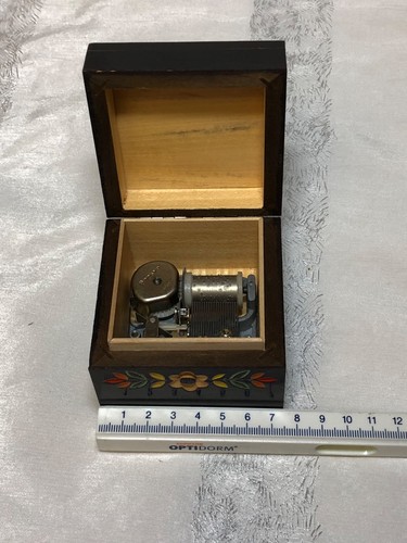 Spieluhr mechanisch - , in